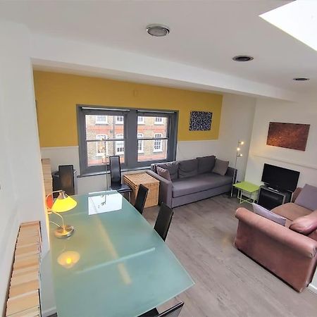Stylish Apartment Near Carnaby Street, Sleeps 4. Лондон Екстериор снимка