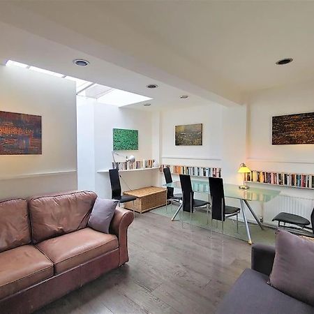 Stylish Apartment Near Carnaby Street, Sleeps 4. Лондон Екстериор снимка