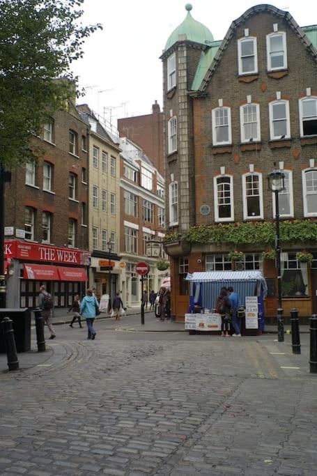 Stylish Apartment Near Carnaby Street, Sleeps 4. Лондон Екстериор снимка